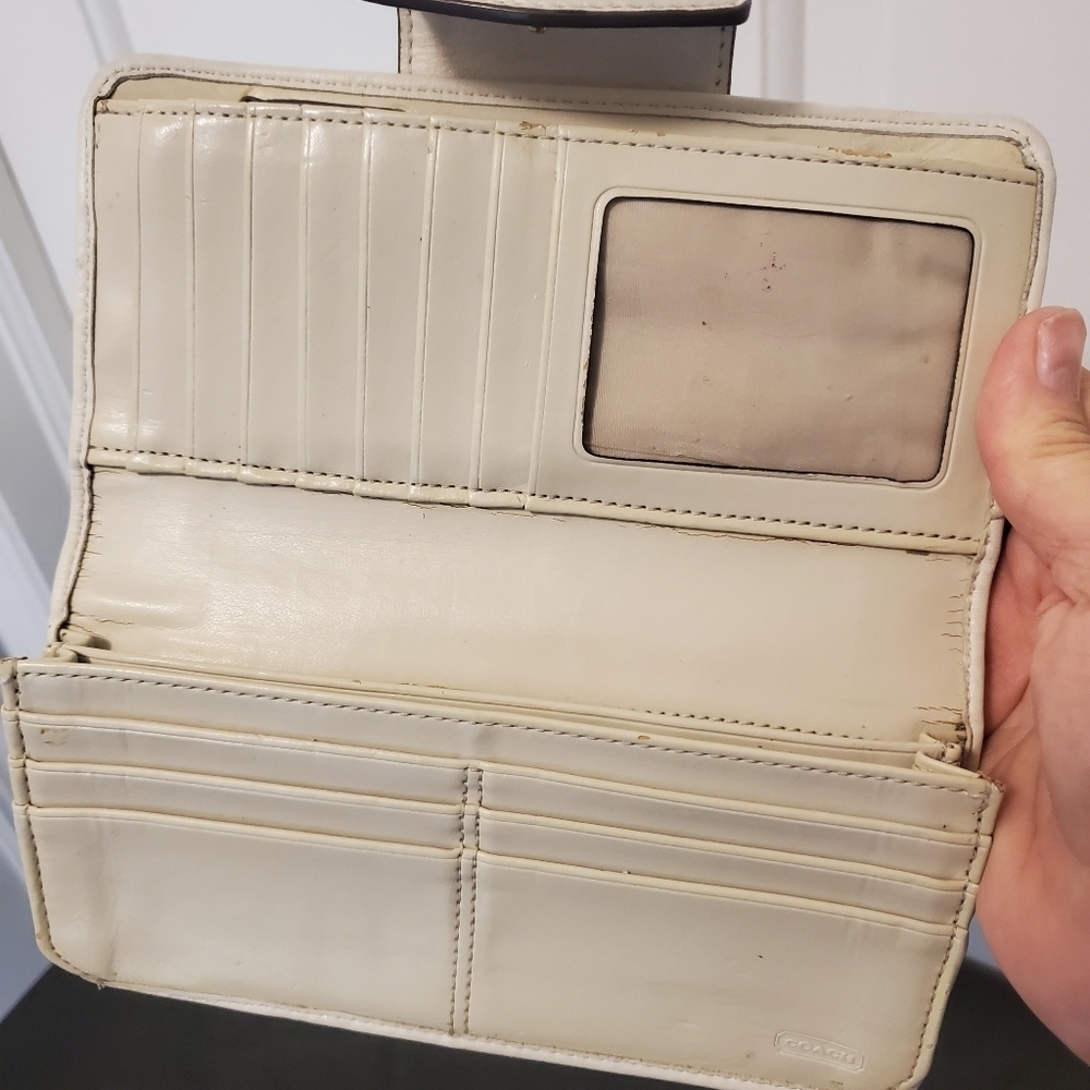 Coach White Leather Snap Close Bifold Wallet - Picture 8 of 12